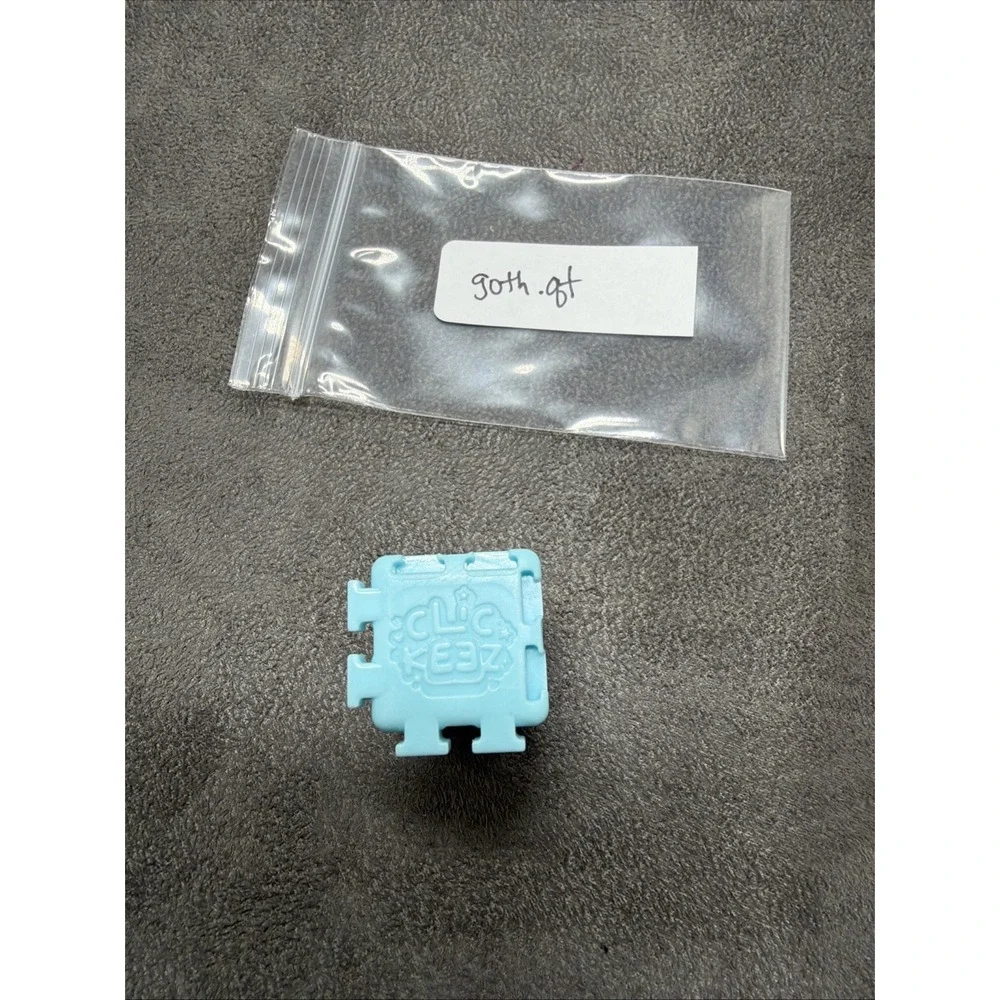 Clickeez Series 1 Kawaii Dreams goth.qt Single Key
